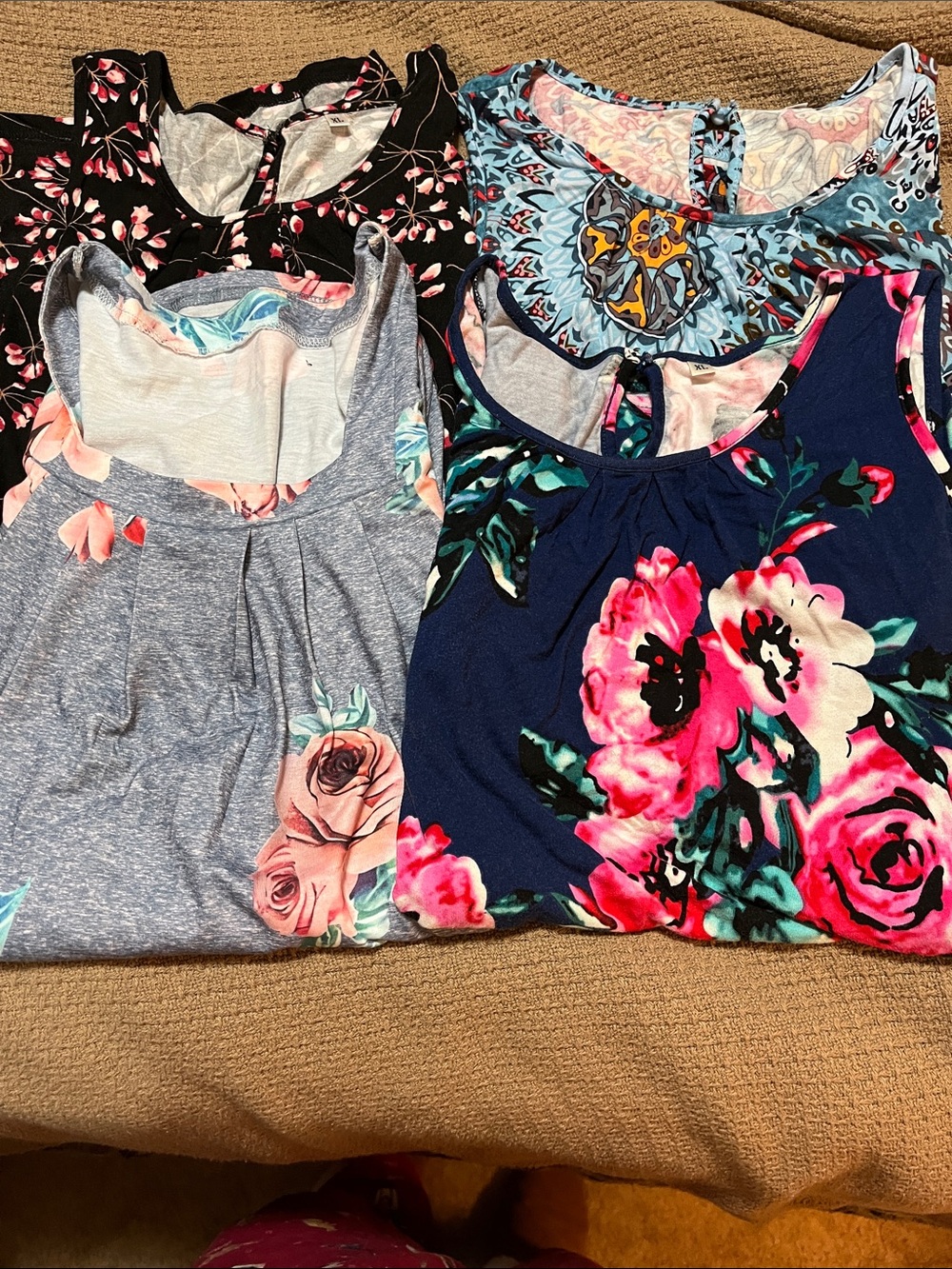 4–Women’s Sleeveless Tops—Size XL